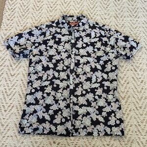 Tori Richard men’s small button-down short sleeve top